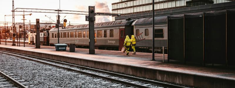 Centralstationen i Uppsala måste avlastas. Foto: claudio schwarz /Unsplash