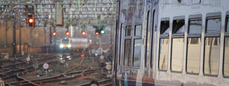 Säkerhetsförbättringar på tåg med ny bakåtkamera från Railway Metrics and Dynamics har lett till bibehållen trafiksäkerhet och undvikande av dödliga olyckor. Foto: sam b/unsplash