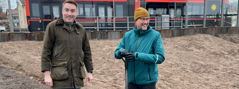 Erik Nilsson (KD), ordförande i stadsbyggnadsnämnden och Per-Anders Bergman, teknik- och fastighetsdirektör invigde Vikenförbindelsen. Foto: Karlstads kommun