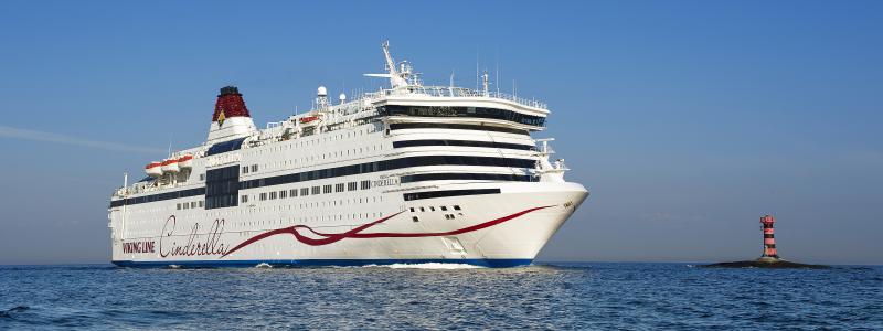 Viking Cinderella byter till finsk flagg. Foto: Viking Line