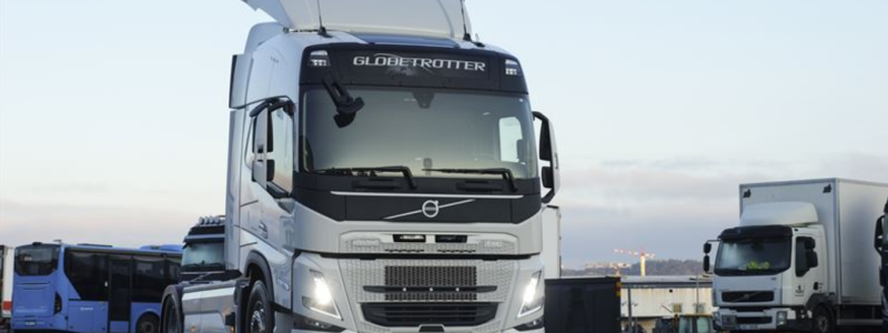 Nu introducerar Volvo Lastvagnar fossilfritt stål i sina tunga ellastbilar. Foto: Volvo