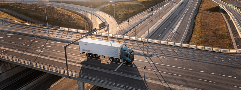 Stål är ett av huvudmaterialen vid tillverkning av lastbilar, bussar och anläggningsmaskiner. Foto: Volvo