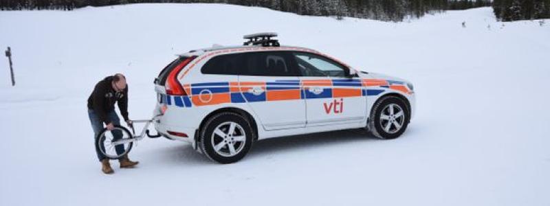 VTI:s forskningsledare Mattias Hjort på testbanan i norra Finland. Foto: VTI