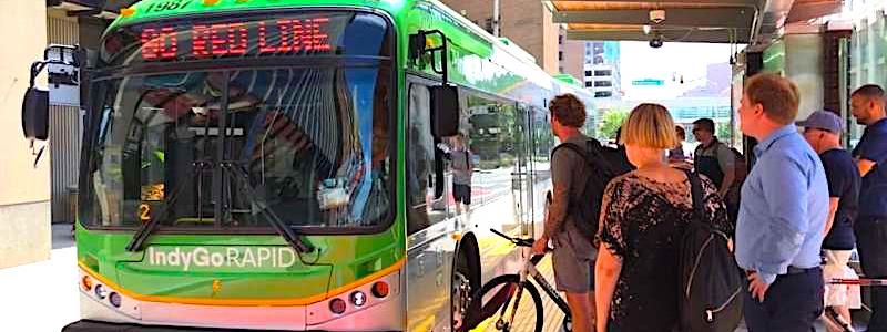 Buss vid station. Foto: Wikipedia Common, Kredit: Momoneymoproblemz/Wikipedia, CC BY-SA