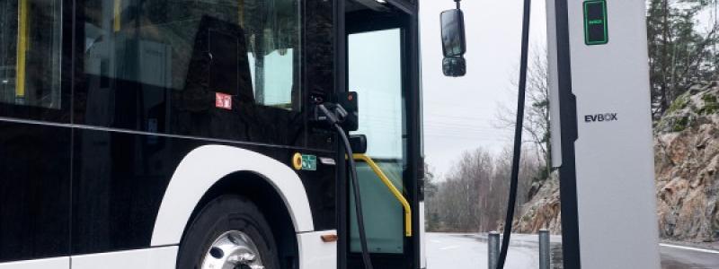 Regeringen vill skynda på omställningen till elektrifierade tunga transporter. Foto: Scania
