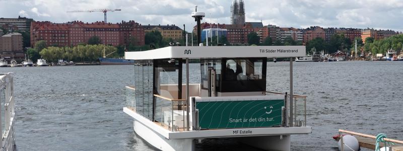 Zeam är världens första kommersiella eldrivna, autonoma passagerarfärja. Med den går det att ta sig över Riddarfjärden. Zeam ägs av norska Torghatten. Foto: Bolt