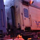 Ukrainskt passagerartåg brinner efter ryskt luftangrepp. Foto: Ukrainska järnvägsbolaget Укрзалізниця (Ukralitznya)