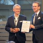 Priset delades ut under Svensk Sjöfarts årsmöte på Münchenbryggeriet i Stockholm av Anderas Carlson, Sveriges Bostads- och infrastrukturminister. Foto: Föreningen Svensk Sjöfart