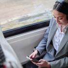Över 500 resenärer har redan anmält sig till testet där tågresor spåras via mobiltelefon och debiteras automatiskt. Foto: East Midlands Railway.