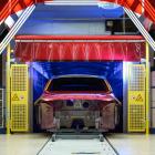 BMW planerar vätgasledning direkt till bilfabrik. Biljätten tecknar avtal om en två kilometer lång ledning som ska kopplas till Tysklands stora centrala vätgasnät. Ett steg som enligt bolaget gör fabriken till den första i världen med egen vätgasanslutning via pipeline. Bild: Torkanläggning vid BMW:s bilfabrik i Leipzig. Foto: BMW