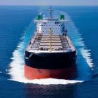 Bulkfartyget Brave Pioneer är världens första i sin storleksklass med tvåbränslemotor för metanol. Foto: Tsuneishi Shipbuilding