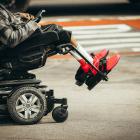 I det ena fallet ifrågasattes personen när chauffören felaktigt påstod att rullstolen var för tung. Foto: Jon Tyson/Unsplash