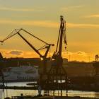 I Sverige går cirka 90 procent av utrikeshandeln via sjöfarten, vilket gör hamnarna centrala för både industrins konkurrenskraft och landets försörjningsberedskap. Foto: Transportföretagen