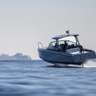Candela C-8 Polestar Edition med Gibraltars klippor i bakgrunden. Foto: Candela