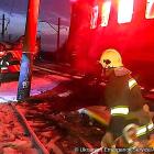 Den ryska drönarattacken mot passagerartåget i Charkivregionen orsakade brand i en vagn och ledde till fem dödsoffer. Foto: Ukrainian Emergency Service