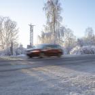 Väder är lokalt och temperaturen på vägens yta kan skifta snabbt, det innebär stora variationer i väglag. Foto: Jonas Fältman