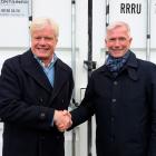 Øyvind Degnes, VD för Container Norway Utleie AS, Fredrik Hermansson, Business Development Manager på Greencarrier AB Foto: Greencarrier