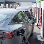 Enligt en Sifo-undersökning från bilförmedlaren Kvdbil uppger 46 procent att de blivit mindre benägna att köpa Tesla. Foto: kvdbil