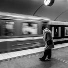 Regeringen har tagit emot två utredningar för stärkt skydd i järnvägs- och kollektivtrafiken: ett lagförslag och ett nationellt program. Foto: nikola johnny mirkovic / unsplash