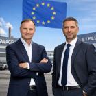 Koncerncheferna Oliver Blume och Antonio Filosa ställer krav på EU:s industripolitik. Illustration, ej fotografi – AI-genererat innehåll, copyright, Conventus.