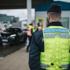 Kustbevakare bakifrån. Foto: Kustbevakningen