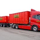 Företagets senaste tillskott till fordonsflottan, en eldriven Volvo FH Electric. Foto: Ohlssons