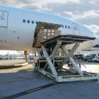 Beslutet kommer efter att amerikanska myndigheter meddelat att De Minimis-undantaget för import tas bort, vilket tidigare gjort det möjligt att skicka varor under 800 USD utan tullavgifter. Foto: Postnord