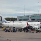 SAS och Norwegian-flyg på Arlanda. Foto: AleWI/Wikimedia Commons/https://commons.wikimedia.org/wiki/File:Sas,_Norwegian,_Arlanda_-_20251007_-_05.jpg