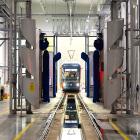 Systemet tillåter spårvagnar att utan förare röra sig inom depån för att exempelvis parkera, tvättas eller flyttas till service. Navigeringen sker via ett centralt styrsystem som koordinerar rörelserna med hög precision. Foto: Skoda Group