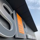 Fastigheten ligger vid E4:an och omfattar cirka 94 000 kvadratmeter uthyrningsbar yta samt en markareal på omkring 176 000 kvadratmeter. Foto: SLP