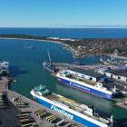 Samarbetet innebär att Hangö stärker sin roll som en viktig exporthamn för den finländska skogsindustrin, särskilt med tanke på att nya linjer nu etableras till Tyskland – ett centralt målområde för export av förnybara material. Foto: Euroports, Petterin ilmakuva