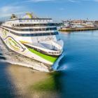 Färjetraik utanför Tallinns hamn. För att effektivisera verksamheten byggde Tallink 2016 ett centralt logistikcentrum i Maardu utanför Tallinn. Anläggningen omfattar drygt 18 000 kvadratmeter och fungerar som nav för rederiets fartygstrafik på Östersjön.  Foto: Tallinnk