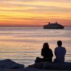 Gibraltar sund är en av världens mest trafikerade passagerar- och godskorridorer, där färjelinjerna främst förbinder Spanien och Marocko. Trafiken är av stor betydelse för både handelsflöden och resande mellan Europa och Nordafrika. Foto: Direct Ferries