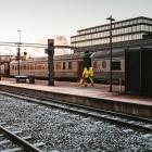 Centralstationen i Uppsala måste avlastas. Foto: claudio schwarz /Unsplash