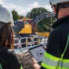 Provkörning av Volvos nya grävmaskinsserie Volvo EWR150 Electric. Foto: Swecon