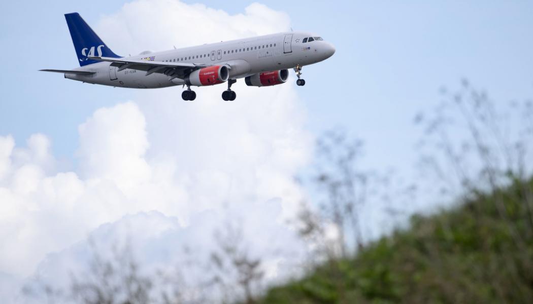 Johan Nilsson/TT: En Airbus A320 tillhörande SAS ( Scandinavian Airlines ) på väg in för landning på Kastrups flygplats utanför Köpenhamn. Arkivbild.