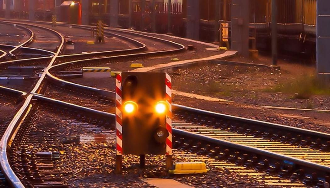 I strävan efter pålitlig järnvägsteknik är det avgörande att ha säkert fungerande elektriska och elektroniska system. Foto: Rexel