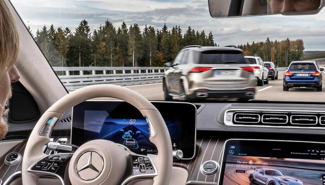 Enligt tyska medier planerar Mercedes Benz en besparingsplan på flera miljarder euro, som kan inkludera nedläggningar av fabriker. 