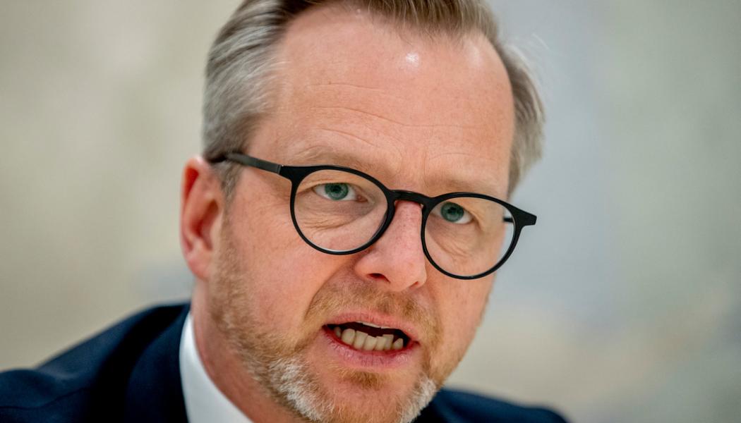 Adam Ihse/TT: Finansminister Mikael Damberg (S) meddelade under ett besök i Göteborg att regeringen förbereder ett krispaket för de höga drivmedelspriserna.