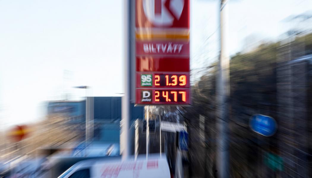 Stefan Jerrevång/TT: Nu sänker kedjorna drivmedelspriserna. Arkivbild.