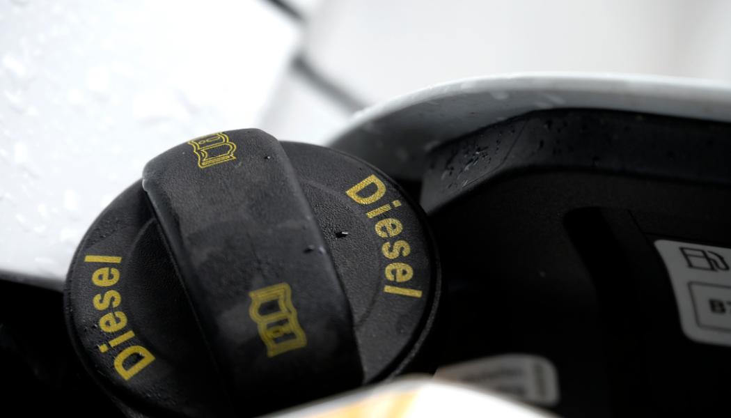 Janerik Henriksson/TT: Billigare att fylla dieseltanken. Arkivbild