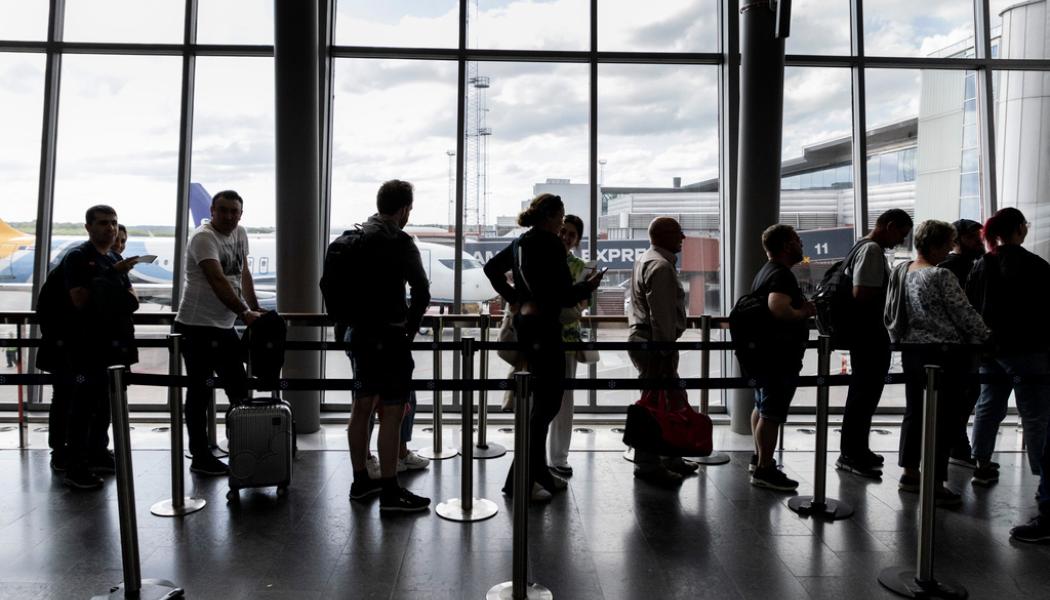 Christine Olsson/TT: Flygets återhämtning fortsätter i maklig takt, men köerna på Arlanda är tillbaka på normalnivåer. Arkivbild.