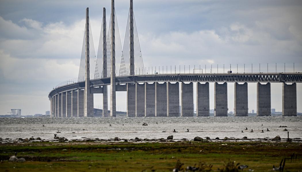 Johan Nilsson/TT: Cirka fem miljoner bilar åkte över Öresundsbron under årets tredje kvartal. Arkivbild.
