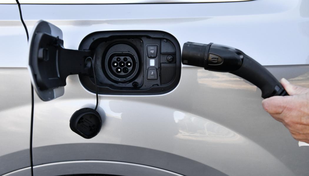 Anders Wiklund/TT: Att snabbladda elbilen sänker på sikt batteriets kapacitet. Arkivbild.