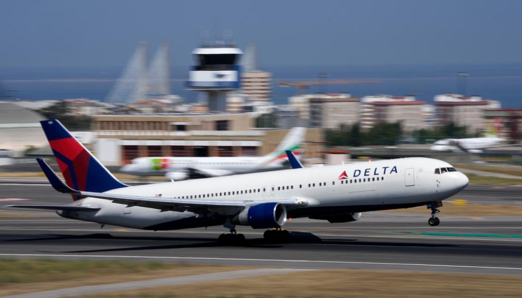 Armando Franca/AP/TT: Delta Air Lines väntas lyfta under andra kvartalet. Arkivbild.