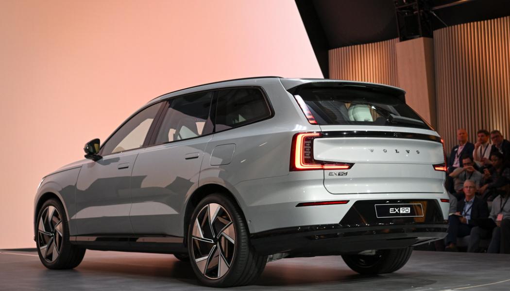 Anders Wiklund/TT: Volvo EX90, Volvo Cars nya helt elektriska modell i samband med lanseringen. Arkivbild.