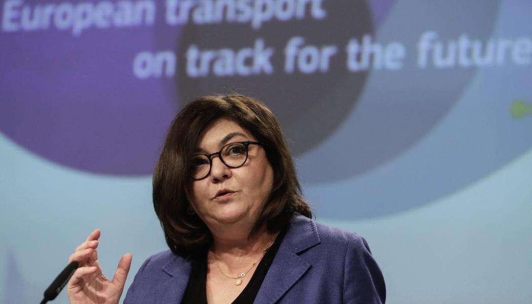 Stephanie Lecocq/AP/TT: Adina Valean är EU:s transportkommissionär. Arkivbild.