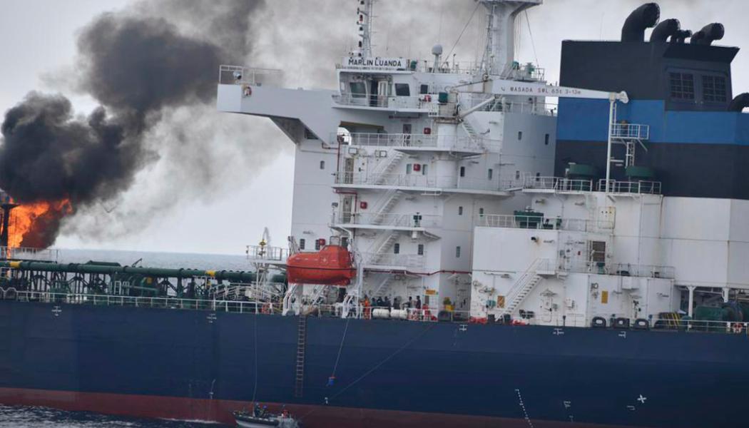 Indian Navy/TT/AP: Den 27 januari 2024, attackerades Marshall Islandsflaggade oljetankern Marlin Luanda i Röda havet. Bilden kommer från Indiens flotta.