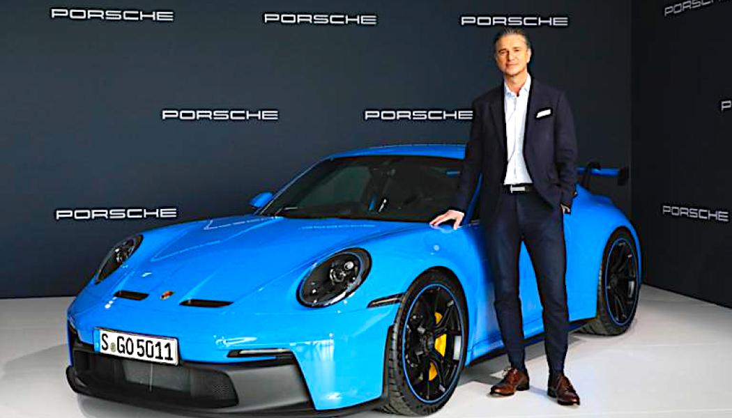 Porsches vice vd Lutz Meschke uttryckte oro över att ett förbud mot förbränningsmotorer kan leda till avindustrialisering i Europa. Foto: Porsche AG