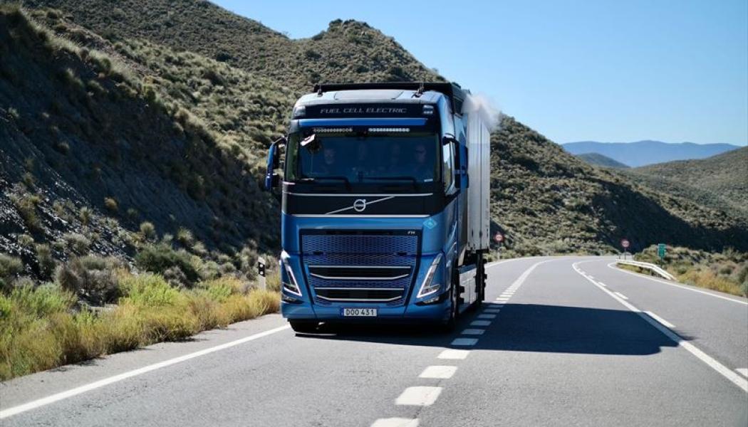 Volvo testar redan bränslecellselektriska lastbilar där el genereras ombord på lastbilen via bränsleceller. Foto: Volvo